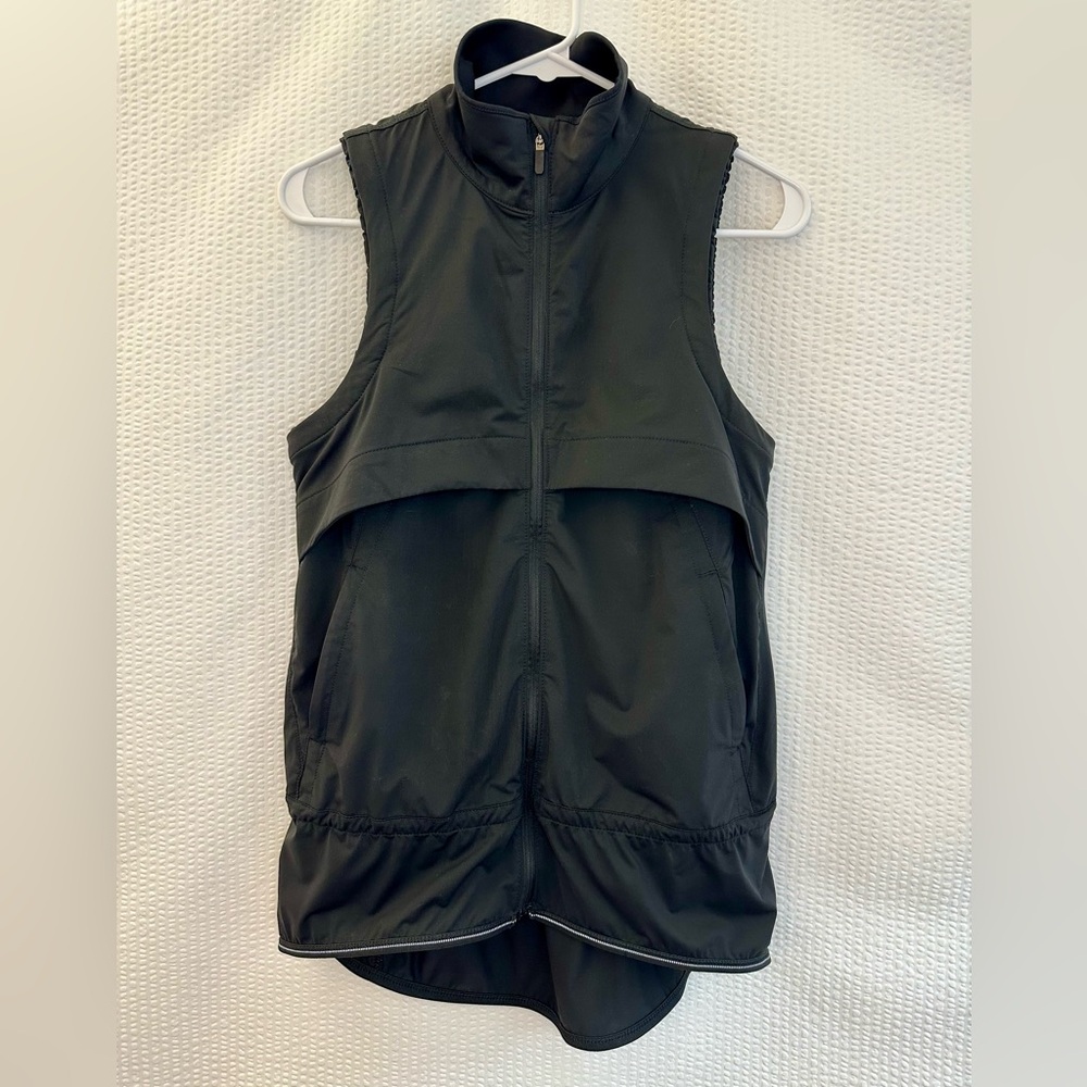 LULULEMON Kicking Asphalt Running Vest Black Size 4 Lightweight Zip Pockets